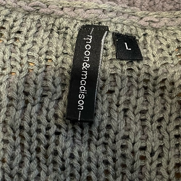 Moon & Madison gray Bell Sleeve Knit Sweater Size L - Picture 2 of 9